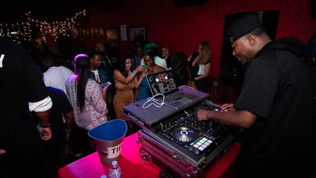 Hip Hop Bars Los Angeles - DJ Spinning
